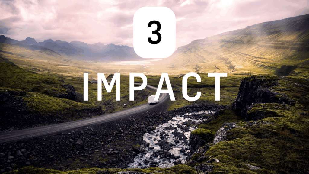 Impact in der Natur: Inspirierende Landschaft mit Bergketten, Fluss und bewölktem Himmel, symbolisiert Kraft und Veränderung. Perfekt für Themen zu Einfluss, Transformation und Naturverbundenheit.