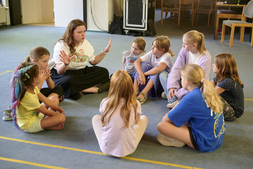 Kindergruppe beim Kindergottesdienst in Essen.