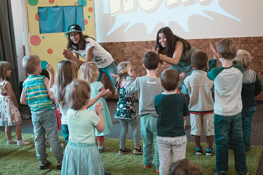 Kinderbetreuung bei ICF München, inklusive Aktivitäten, Spass und Gemeinschaft für Kinder in einer modernen, christlichen Kirche. Perfekt für Familien, die einen lebendigen Kirchenkontakt in München suchen.