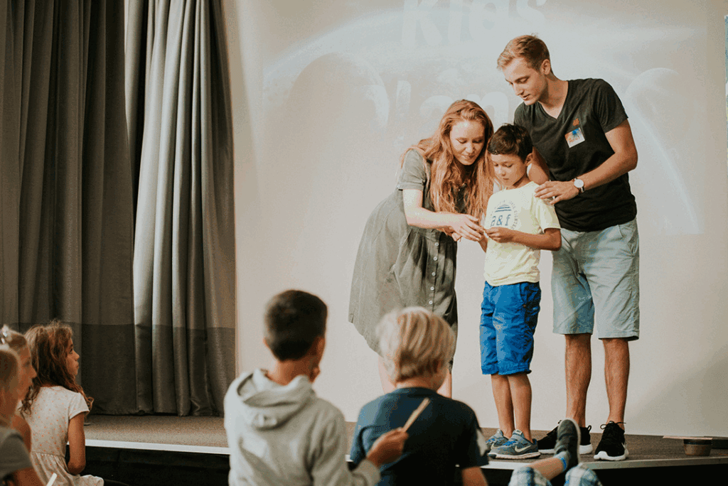 Familienorientierte Kirche in München mit engagierten Gemeinschaftsaktivitäten und Glaubensfeiern.