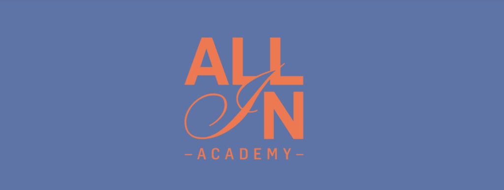 Das Bild zeigt das Logo der All in Academy mit orangefarbenem Text auf blauem Hintergrund.