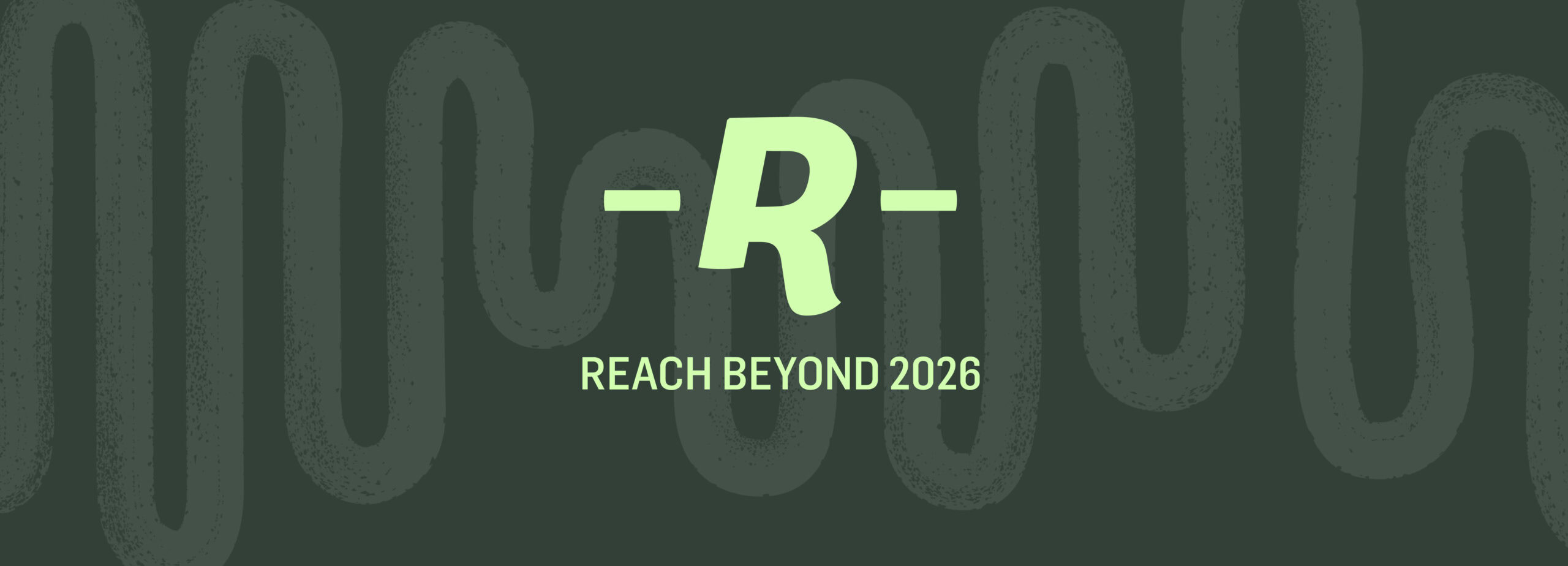 Logo mit grünem 'R' und Text 'REACH BEYOND 2026' auf dunklem Hintergrund.