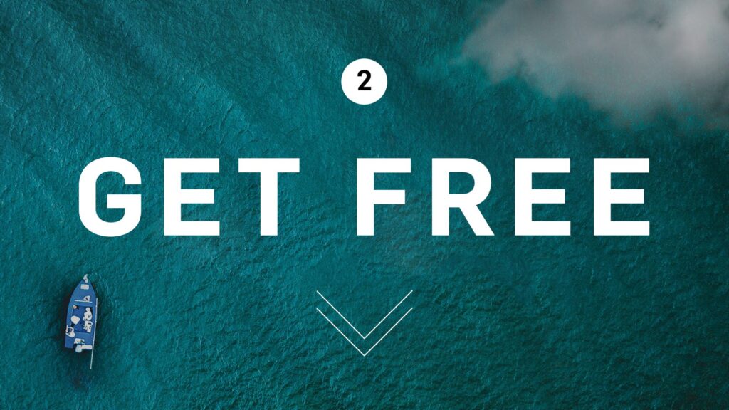 Boot auf Wasser mit Text get free und Pfeil nach unten.
