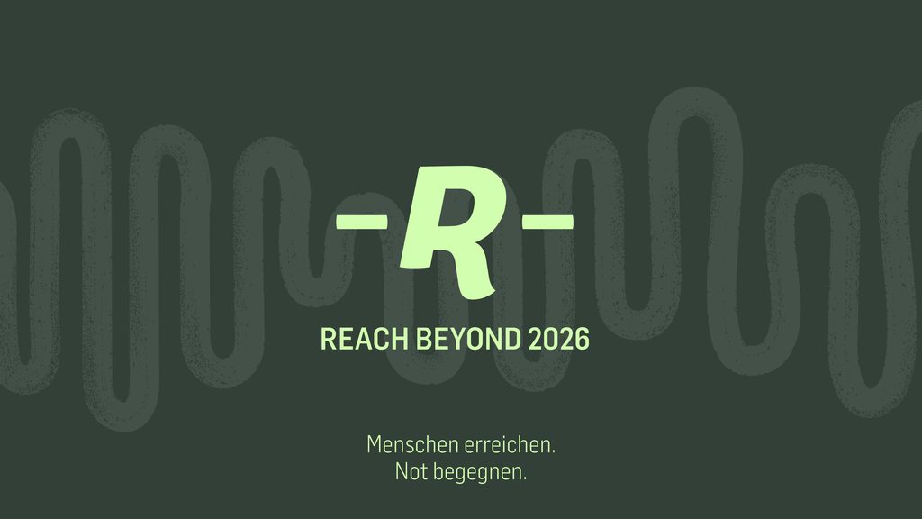 Logo mit großem Buchstaben R und Text REACH BEYOND 2026.