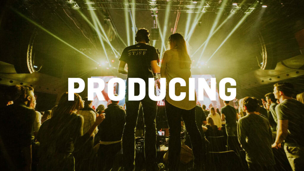 Live-Produktion bei ICF Rhein-Main mit Licht- und Tontechnik während eines Events.